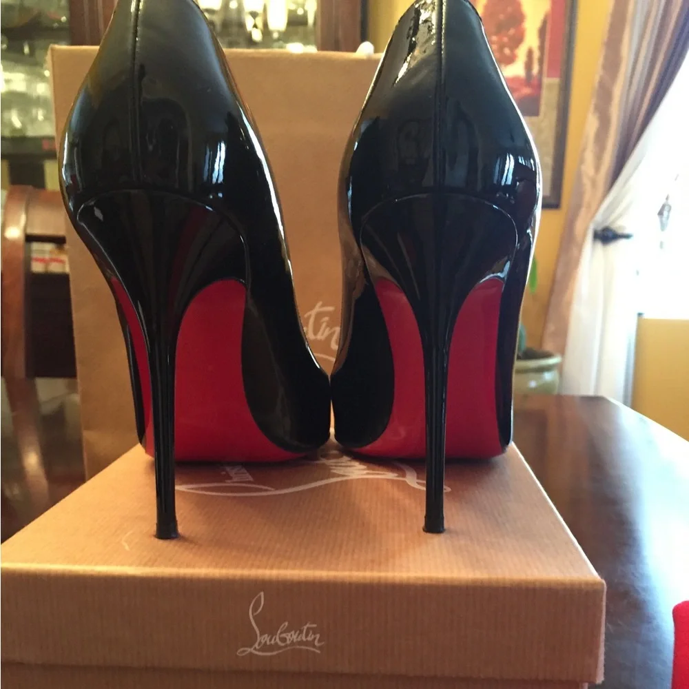 Christian Louboutin, Décolleté 554 Patent size 9US/ 39.5 BLACK NEGOTIABLE - Picture 2 of 6